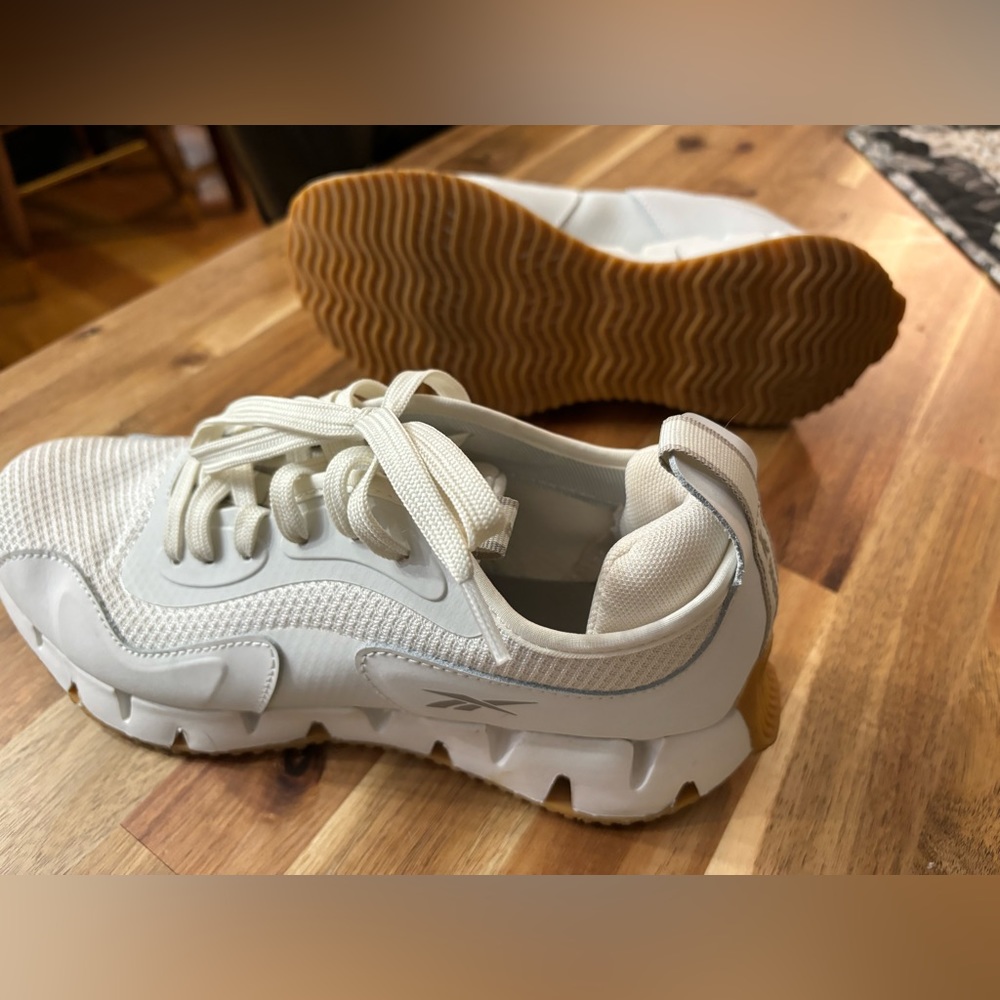 Women’s Reebok - Picture 4 of 4